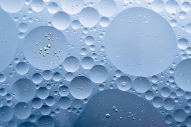 Petrol kabarcık makro akış arka plan Sıvı Mavi Beyaz su renkleri su