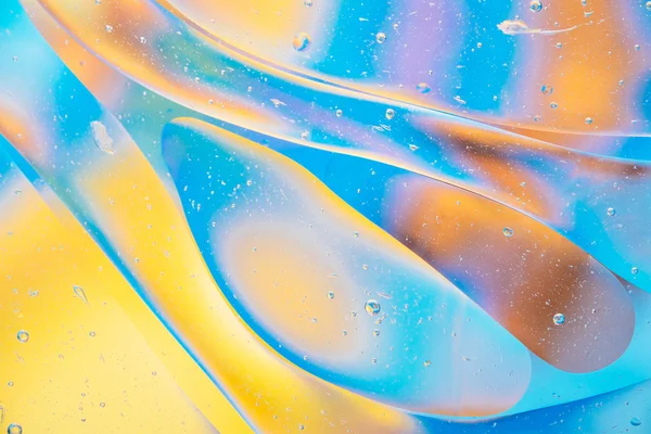 水油泡沫宏观抽象背景流动液体蓝色水黄色粉红色红色颜色 — 图库照片