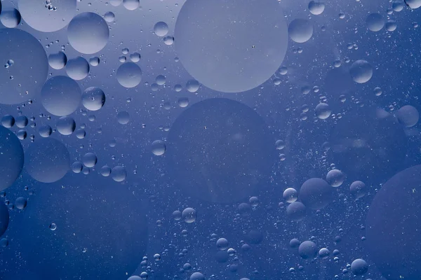 Agua Burbuja Aceite Macro Abstracto Flujo Fondo Líquido Azul Blanco —  Fotos de Stock
