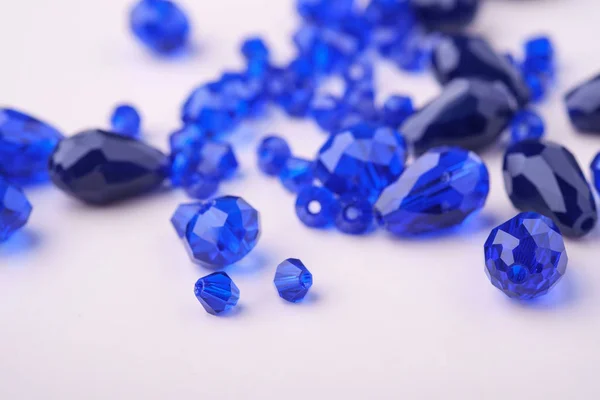Κοσμήματα Πολύτιμους Λίθους Χάντρες Μπλε Και Σκούρο Μπλε Χρώμα Κοντά — Φωτογραφία Αρχείου
