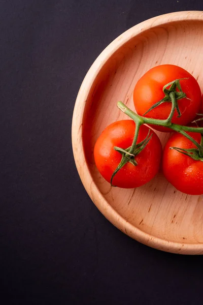 木皿のトマト野菜クローズアップトップビュー — ストック写真