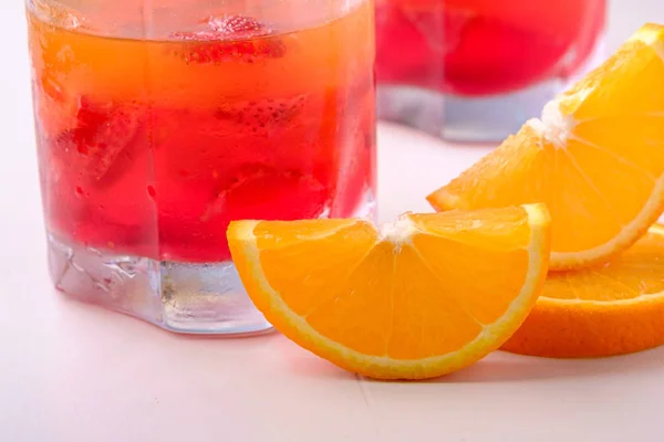 Gelee Dessert Mit Erdbeeren Glas Mit Orangenscheiben Der Nähe — Stockfoto