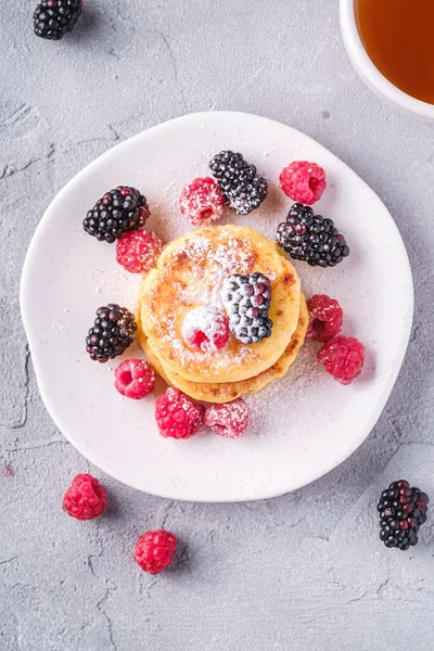 Crêpes Fromage Cottage Sucre Poudre Beignets Caillé Dessert Aux Framboises — Photo