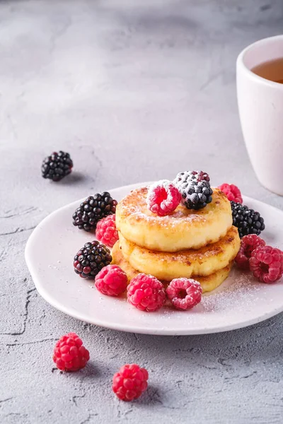 Crêpes Fromage Cottage Sucre Poudre Beignets Caillé Dessert Aux Framboises — Photo