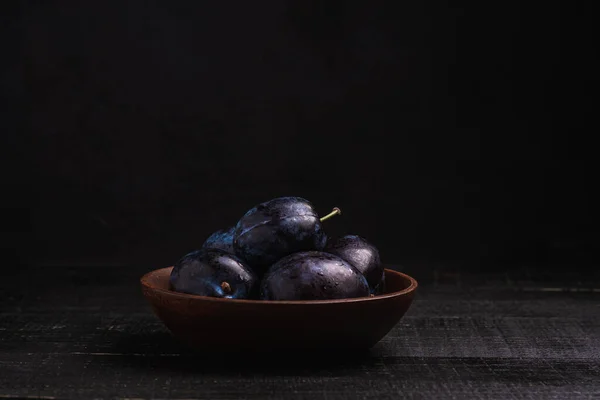 Fresh Ripe Plum Fruits Water Drops Wooden Bowl Dark Wood — Stock Photo, Image