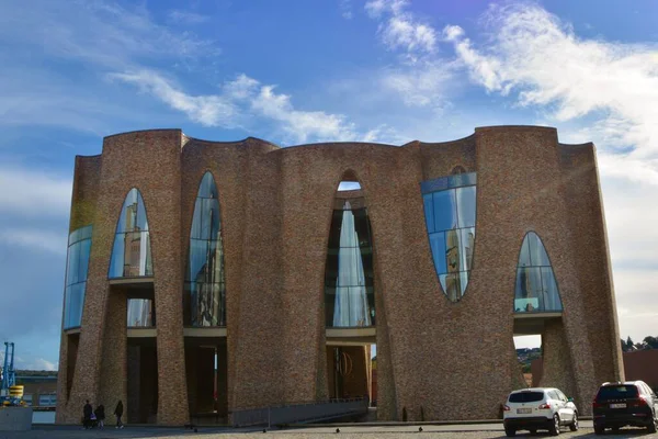 Vejle, Danimarka - 2020: Fjordenhus. Vejle Havn 'daki güzel mimari.