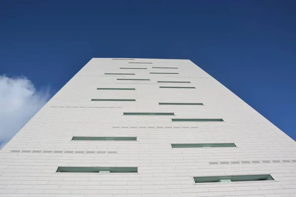 Vejle, Danimarka - 2020: Güzel mimari ve mavi gökyüzü.