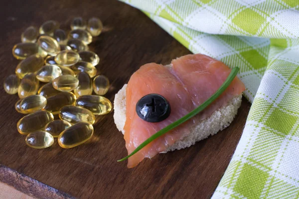 somon, morina karaciğer, omega 3 hapı