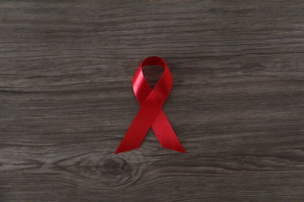 красная лента осведомленности о СПИДе. Всемирный день борьбы со СПИДом, здравоохранение и медицина