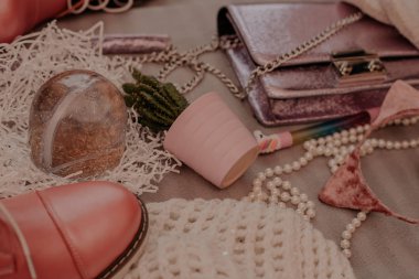 Kız şeyler Düz yatıyordu tonda görüntü 