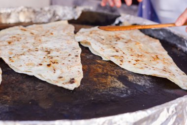 Gozleme pişirme süreci