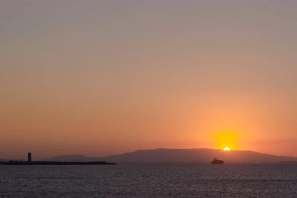 Sonnenuntergang Blick über die Bucht in Izmir — Stockfoto
