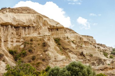 Goreme, Kapadokya, Türkiye 23 Ağustos 2019: Zelve 'deki kaya manastırı. Açık hava müzesi. Kapadokya Dünya Piramitleri. Turizm konsepti