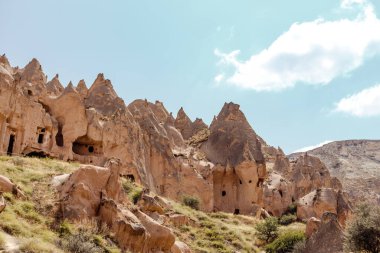 Goreme, Kapadokya, Türkiye 23 Ağustos 2019: Zelve 'deki kaya manastırı. Açık hava müzesi. Kapadokya Dünya Piramitleri. Turizm konsepti