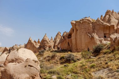 Goreme, Kapadokya, Türkiye 23 Ağustos 2019: Zelve 'deki kaya manastırı. Açık hava müzesi. Kapadokya Dünya Piramitleri. Turizm konsepti