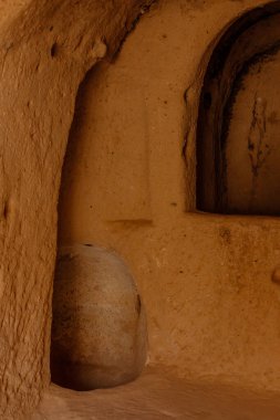 Goreme, Kapadokya, Türkiye 23 Ağustos 2019: Zelve 'deki kaya manastırı. Açık hava müzesi. Kapadokya Dünya Piramitleri. Turizm konsepti