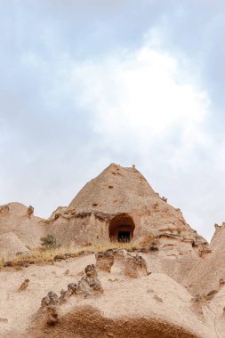 Goreme, Kapadokya, Türkiye 23 Ağustos 2019: Zelve 'deki kaya manastırı. Açık hava müzesi. Kapadokya Dünya Piramitleri. Turizm konsepti