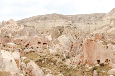 Goreme, Kapadokya, Türkiye 23 Ağustos 2019: Zelve 'deki kaya manastırı. Açık hava müzesi. Kapadokya Dünya Piramitleri. Turizm konsepti