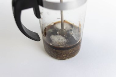 Çay demliğinde küflenmiş. Yakın çekim, alan derinliği