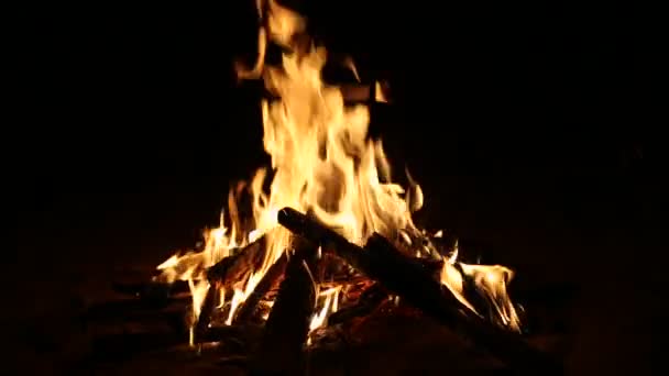 Teplý a útulný krb. Bonfire 