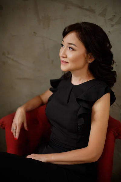 Kaunis Kazakh Liiketoiminnan Nainen — kuvapankkivalokuva