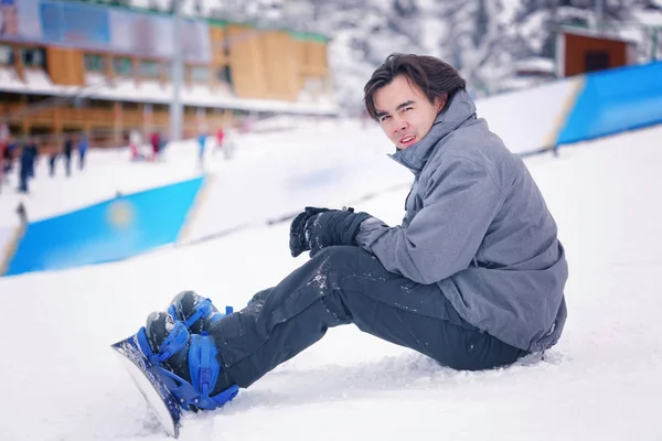 Asian Man Snowboarding Snowy Mountain — Stock Photo, Image