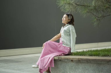 Güzel Asyalı iş kadını. Kazak moda kız