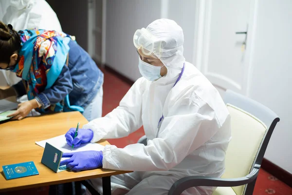 Almaty Kazakhstan Octubre 2020 Examen Coronavirus Turistas Kazajos Hospital Aislado Imagen De Stock