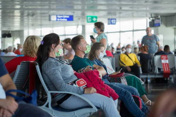 Antalya Turquía Octubre 2020 Salida Del Aeropuerto Esperando Las Personas Imagen De Stock