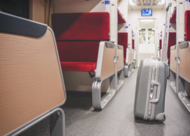 Bagaj koltuk satır tren iç seyahat konsepti ile