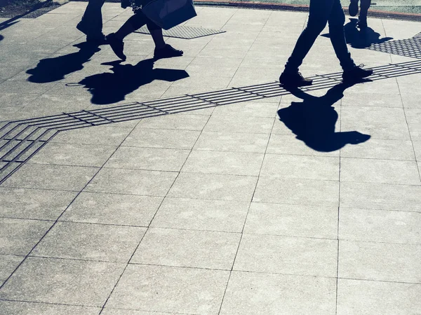 Ανθρώπους Που Περπατούν Στο Δρόμο Εξωτερική Αστικό Τρόπο Ζωής Φόντο — Φωτογραφία Αρχείου