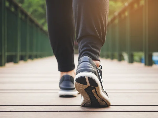 Caminar Mujer Ejercicio Menos Con Zapato Deportivo Ejercicio Aire Libre — Foto de Stock