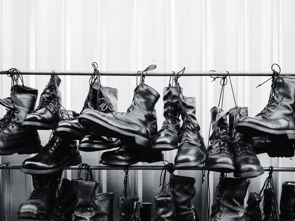 Botas Combate Militares Pendurado Uniforme Sapato Exército — Fotografia de Stock