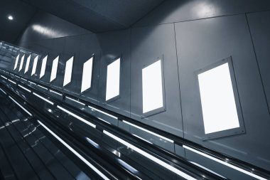 Posterler boş medya reklam tabela Metro kadar alay