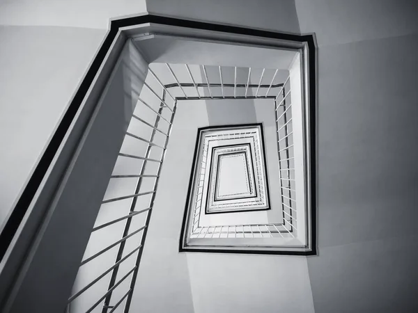 Σπειροειδής Σκάλα Σκάλες Βήμα Αρχιτεκτονική Λεπτομέρειες Εσωτερικό Κτιρίου Προοπτική — Φωτογραφία Αρχείου