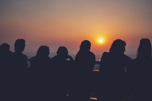 Silhouette Völker Warten Auf Sonnenuntergang Touristischen Ort Sonnenuntergang Szene — Stockfoto