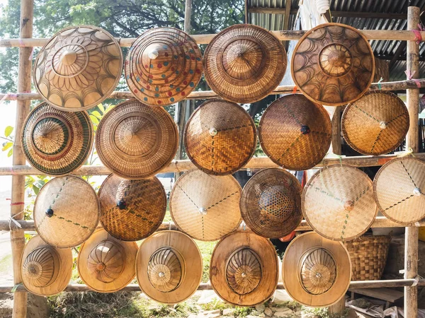 El sanatları ürün bambu şapka Myanmar yerel süpermarket sanat ve el sanatları