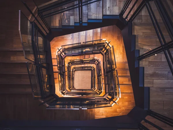 Escadaria Espiral Piso Madeira Edifício Interiores Detalhes Arquitetura — Fotografia de Stock