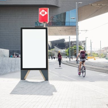 Mock up Banner stand Medya açık havada insanlar bisikletsürme yürüyüş