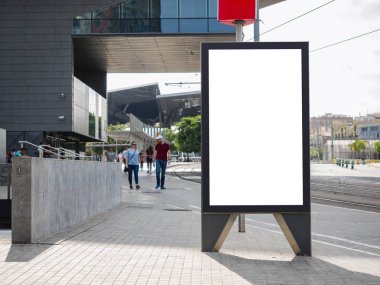 Banner stand Kadar Mock Medya açık hava insanlar City sokakta yürüyüş