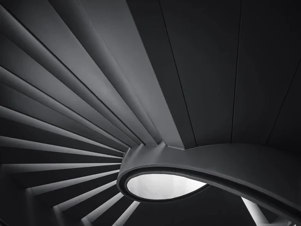 Wendeltreppe Schatten und Schatten moderne Architektur Detail — Stockfoto
