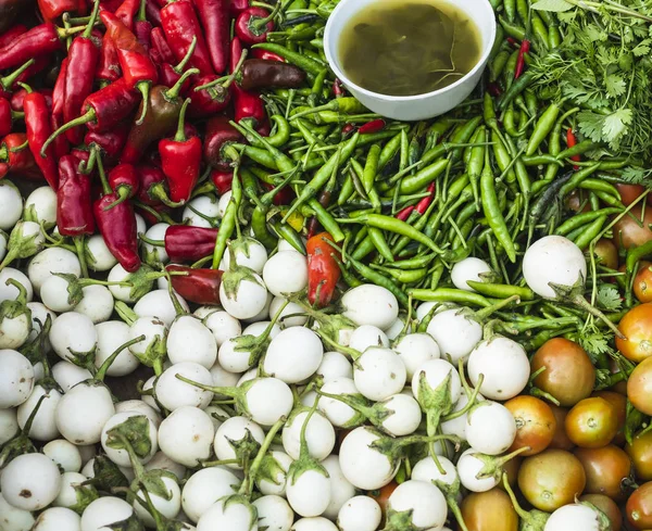 Melanzane Pomodoro Peperoncino verde Peperoncino rosso Asia Ingrediente di cottura — Foto Stock