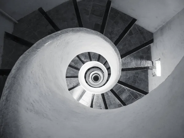 Σπειροειδής σκάλα τσιμέντου υφή αρχιτεκτονική λεπτομέρεια αφηρημένο φόντο — Φωτογραφία Αρχείου