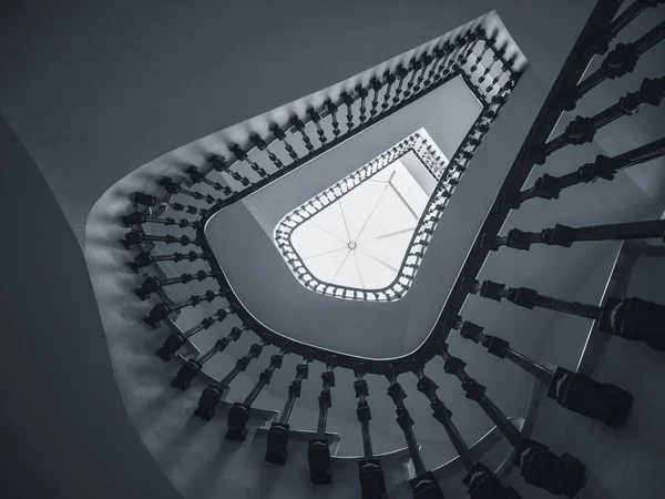 Спиральная лестница деревянные перила Архитектура детали Классический стиль — стоковое фото