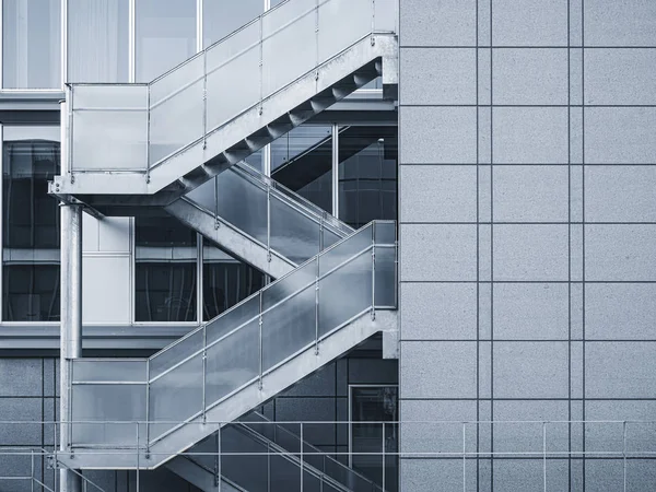 Escaleras de vidrio Detalle de arquitectura Edificio moderno exterior — Foto de Stock