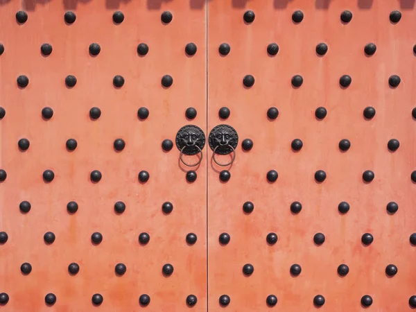 Kapı kolu Çin Sanat Mimarisi detay ile Ahşap Kapı kapı — Stok fotoğraf
