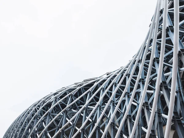 Arquitectura detalla la la estructura de las curvas de acero de la industria de la construcción — Foto de Stock