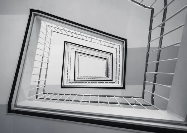 Merdiven Basamağı Mimarisi Modern Binanın İçini Detaylandırdı — Stok fotoğraf