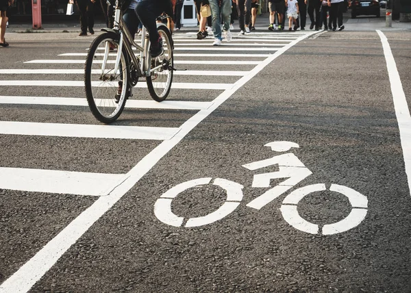 Bike lane City street crosswalk with People ride bicycle — Stock Photo, Image