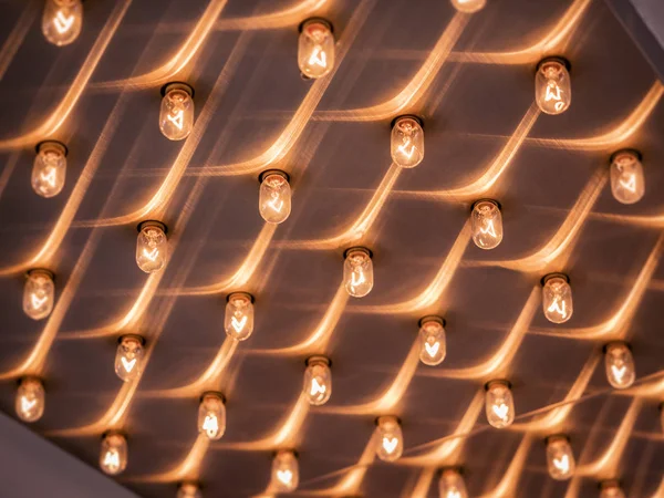 Luminosas bombillas Luminosas decoraciones interiores estilo Retro —  Fotos de Stock